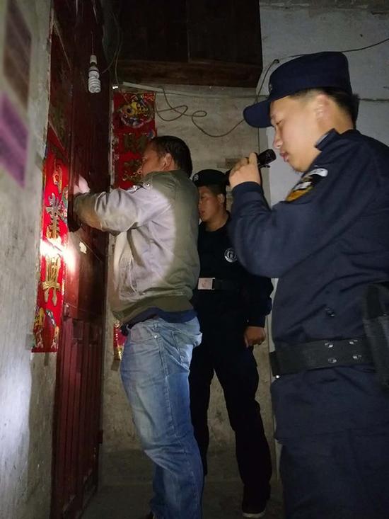 七台河粗心妈妈误将幼女锁家中 