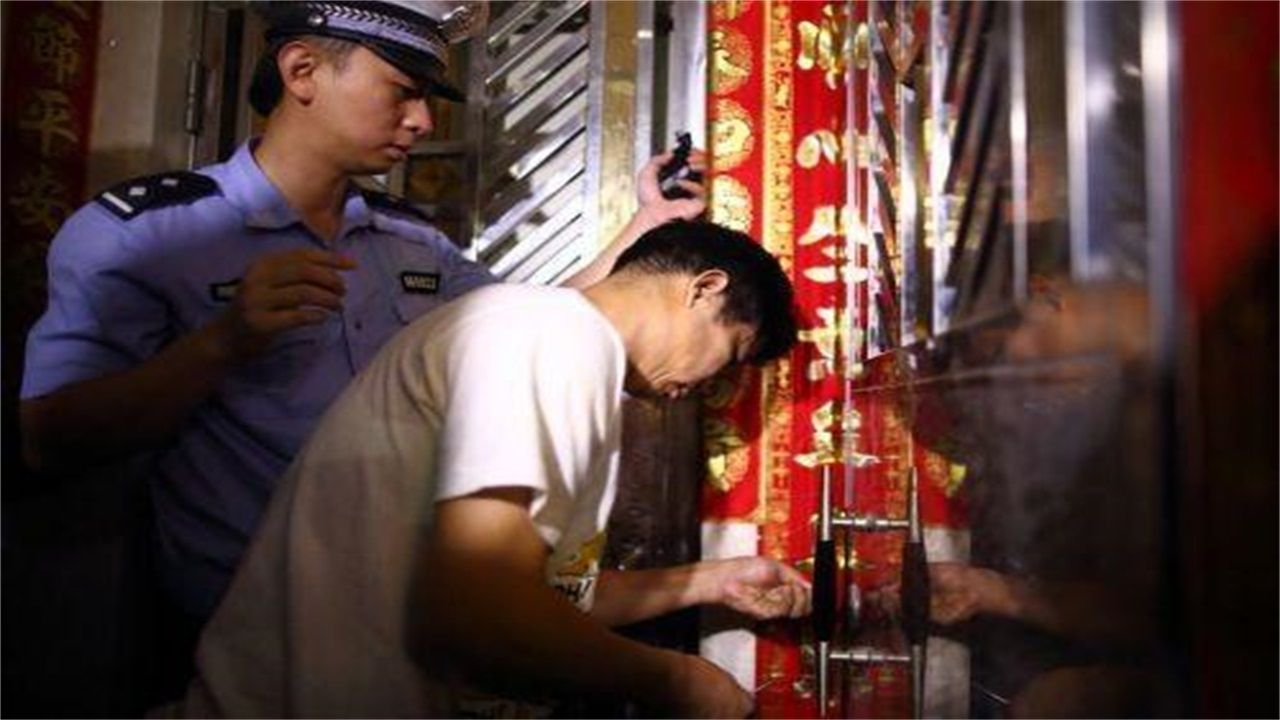 七台河请开锁师傅开了锁后，师傅